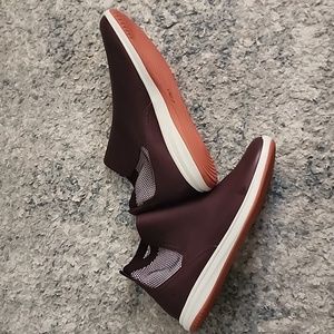 Superfeet Lela Burgandy Size 11 Chelsea Sneaker Boot